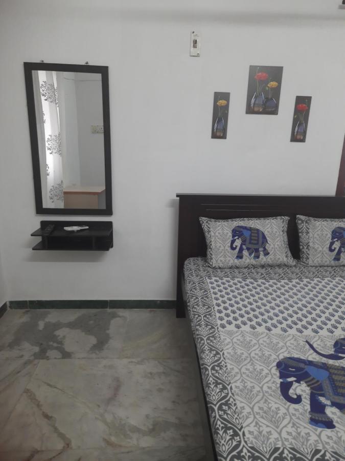 White House- 1Bk Pleasant Apartment With Open Terrace Coimbatore Exterior photo